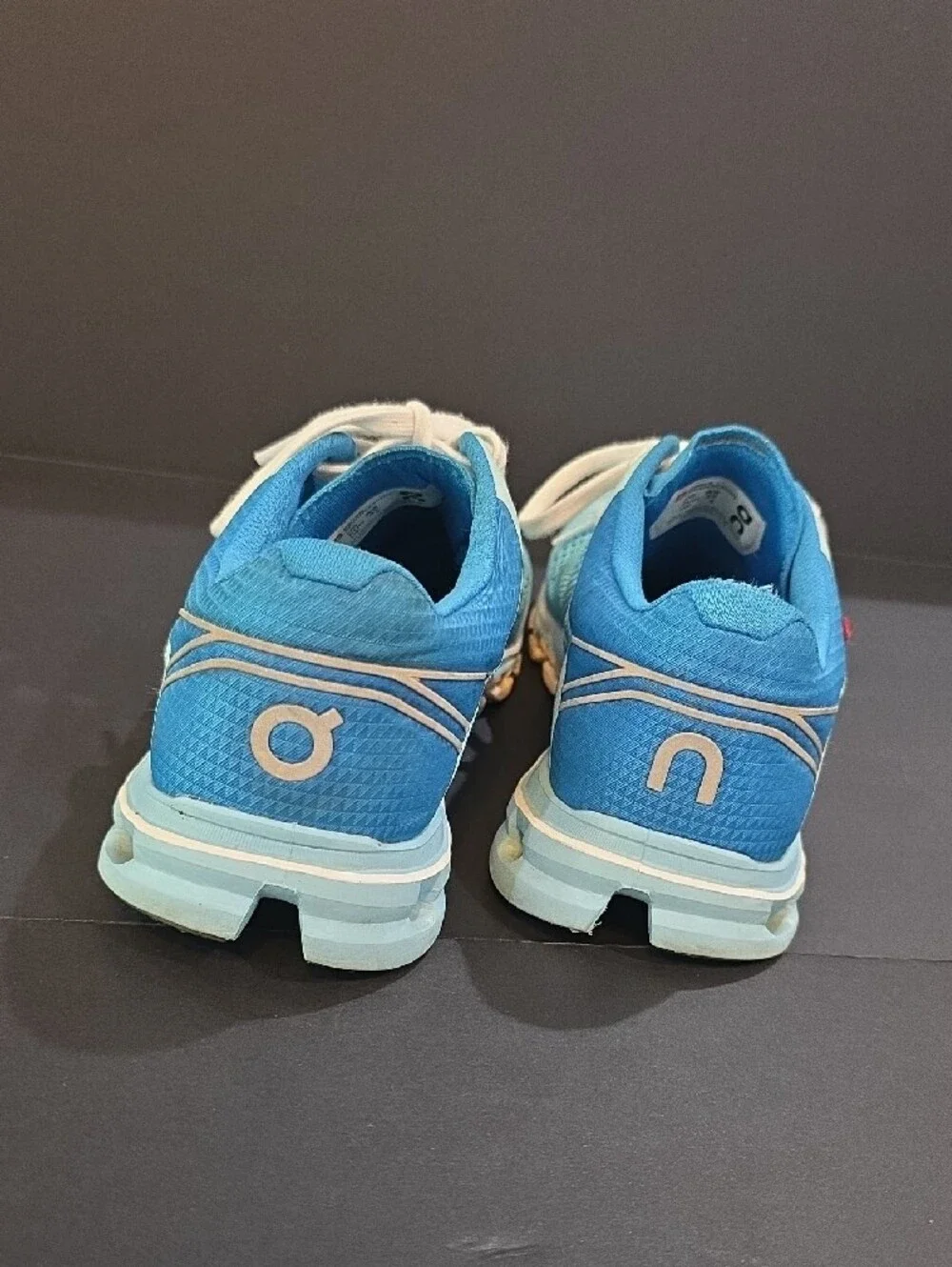 On Running CloudFlow Women’s Running Shoes - Aqua Blue Size 6